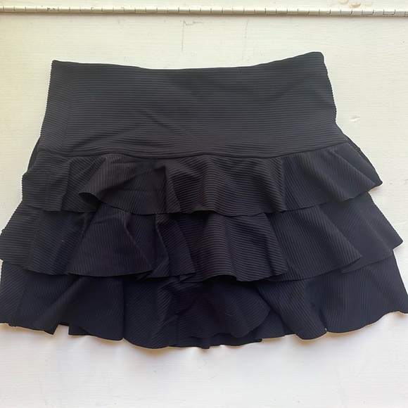 Ruffle me up mini skirt - Picture 2 of 4